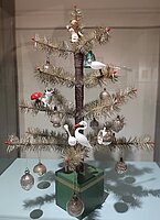 Gansfederbaum mit Glasschmuck